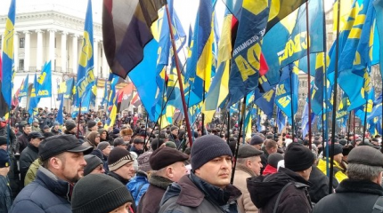 В центре Киева проходят массовые бунты против «формулы Штайнмайера» В центре Киева проходят массовые бунты против «формулы Штайнмайера»