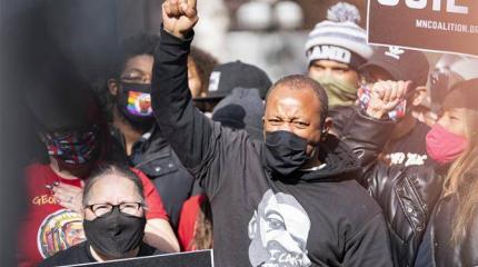 Казус Байдена: и Black Lives Matter угодить, и расистов-белых не распугать Казус Байдена: и Black Lives Matter угодить, и расистов-белых не распугать