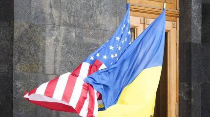 Возле посольства США проходит протест против внешнего влияния на Украину Возле посольства США проходит протест против внешнего влияния на Украину