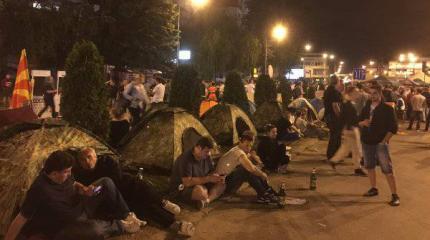 Технологии Майдана: десятки македонцев ночуют в палаточном лагере оппозиции