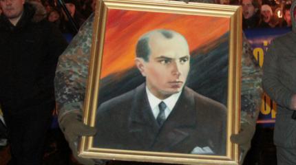 Шел Бандера по Бандере, пел Бандеру для Бандеры Шел Бандера по Бандере, пел Бандеру для Бандеры