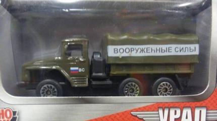 Ужас патриотки: «спецназ» и «ОМОН» стоят прямо в детском магазине Киева Ужас патриотки: «спецназ» и «ОМОН» стоят прямо в детском магазине Киева