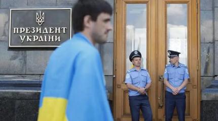 Трамп хочет в «черном цирке» Украины провести выборы нового клоуна