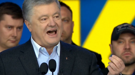 Порошенко подал 14 исков из-за «морального ущерба» Порошенко подал 14 исков из-за «морального ущерба»