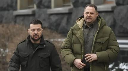 Утром – обыски, вечером – отставка, или Кому выгоден уход Ермака?