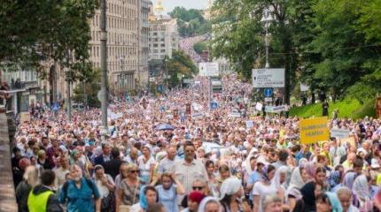 Крестный ход «Любви, мира и молитвы за Украину» в Почаевскую Лавру
