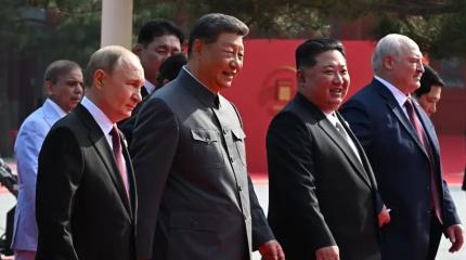 Единение на военном параде Си, Путина и Кима испугало японцев Единение на военном параде Си, Путина и Кима испугало японцев