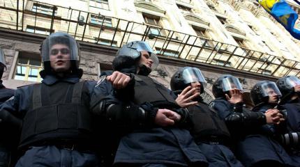 Майдану быть: разъяренные украинцы прямо сейчас штурмуют здание Киевсовета