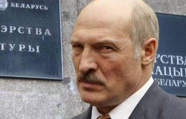 Лукашенко: Пусть не думают, что мы раздербаним Беларусь так же, как Украину Лукашенко: Пусть не думают, что мы раздербаним Беларусь так же, как Украину