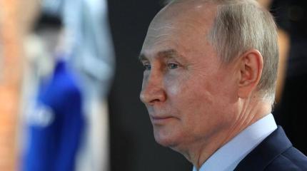 RI: Путин сорвал аплодисменты на ПМЭФ, вспомнив шутку Ширака об американцах