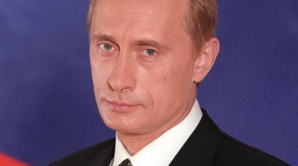 Кремль прокомментировал инцидент с порванным портретом Путина