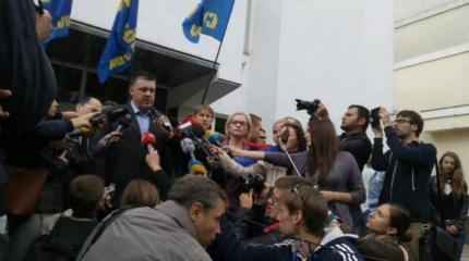 Националисты Украины призвали немедленно запретить Coca-Cola Националисты Украины призвали немедленно запретить Coca-Cola