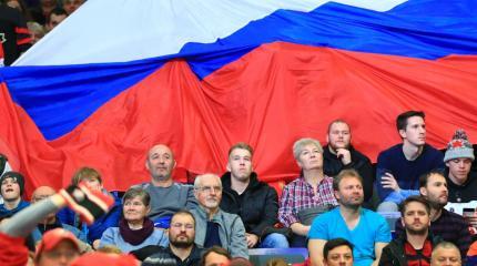 Почему болельщики используют триколор правильнее, чем многие чиновники