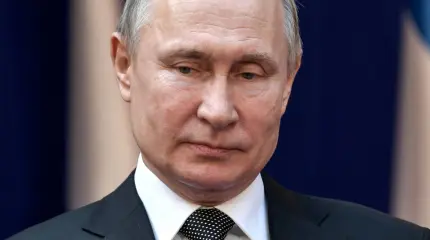Путин поручил ужесточить наказание за оскорбления Путин поручил ужесточить наказание за оскорбления