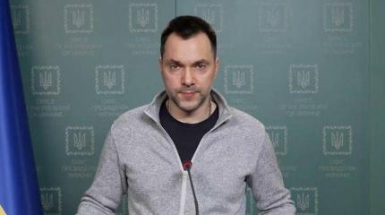 Внутриэлитный кризис: политологи об увольнении Арестовича Внутриэлитный кризис: политологи об увольнении Арестовича