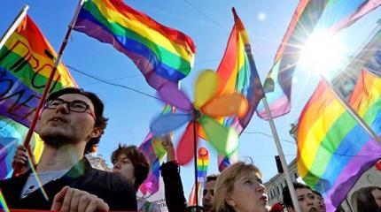 В России совместят гей-парад и день ВДВ