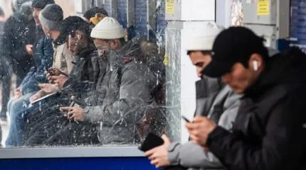 «Амина» не берет взятки: За мигрантами будет следить приложение на телефоне