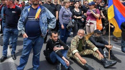 Армения: слабая оппозиция против слабой власти Армения: слабая оппозиция против слабой власти