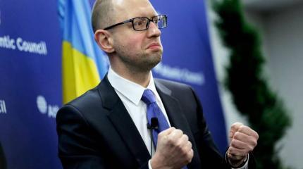 Яценюк заявил, что сбежит от развалин Украины