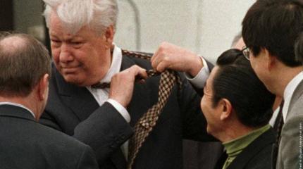 Алчные, циничные люди: Кто толкнул Ельцина на переворот в 93-м году