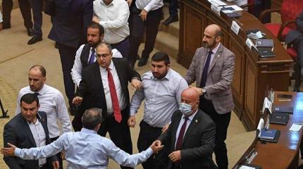 Армения: драки в парламенте и страсти по «Зангезурскому коридору» Армения: драки в парламенте и страсти по «Зангезурскому коридору»