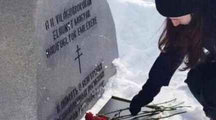 Памятники и цветы оккупантам? Памятники и цветы оккупантам?