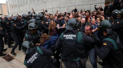 На маяк демократии Европа не тянет