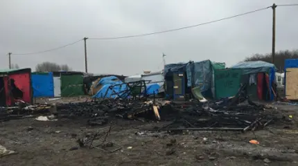 Европейцы бунтуют против хижин мигрантов Европейцы бунтуют против хижин мигрантов