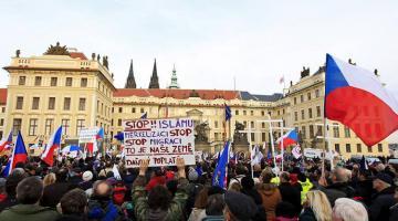 Чехия готова помочь балканским странам закрыть границы с Грецией