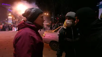 Разоблачающее видео, как Савченко прячется за спины «Беркута» на Майдане