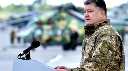 Порошенко в США согласовывает введение военного положения на Донбассе