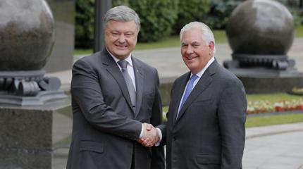 Тиллерсон привез Порошенко «черную метку» Тиллерсон привез Порошенко «черную метку»