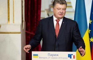 Порошенко тает в надежде, что запад продлит санкций против России Порошенко тает в надежде, что запад продлит санкций против России