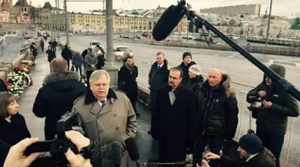 Вежливые люди и венок от американского народа Вежливые люди и венок от американского народа