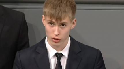 Россияне в пух и прах разнесли "покаяние" мальчика Коли перед Бундестагом Россияне в пух и прах разнесли "покаяние" мальчика Коли перед Бундестагом