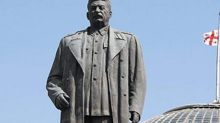 Дерзкий поступок: В Грузии установили новый памятник Сталину Дерзкий поступок: В Грузии установили новый памятник Сталину