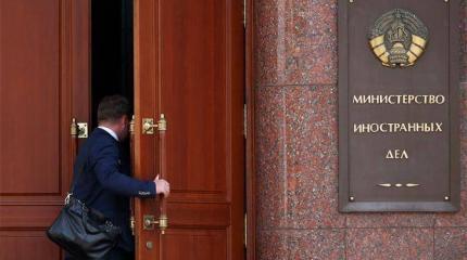 «Это самоубийство для Батьки»: Киев требует выдать 33 россиян «Это самоубийство для Батьки»: Киев требует выдать 33 россиян