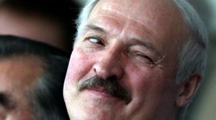 Попытка усидеть на двух стульях: Лукашенко давно ходит по грани Попытка усидеть на двух стульях: Лукашенко давно ходит по грани