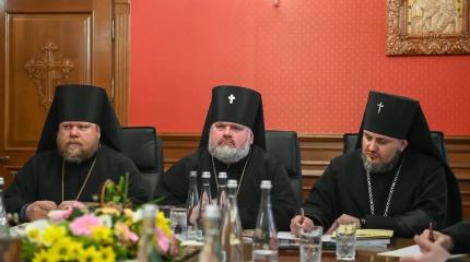 Разборки между неканоническими церквями на Украине