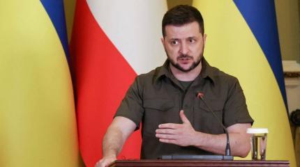 От Зеленского потребовали убрать русскоязычную версию его сайта От Зеленского потребовали убрать русскоязычную версию его сайта