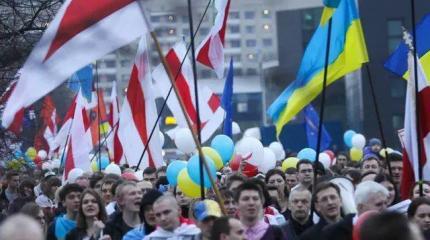 Между двух стульев — как Лукашенко подготовил майдан в Белоруссии Между двух стульев — как Лукашенко подготовил майдан в Белоруссии