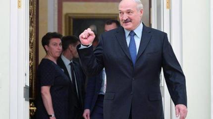 Лукашенко едет в Россию «менять позу» Лукашенко едет в Россию «менять позу»