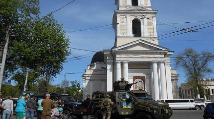 Украинцы в недоумении: зачем в центр Одессы стянули боевую технику СБУ? Украинцы в недоумении: зачем в центр Одессы стянули боевую технику СБУ?
