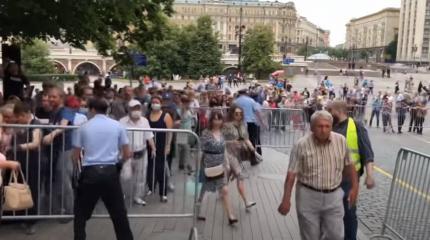 Противники Путина прорывались на Красную площадь Противники Путина прорывались на Красную площадь