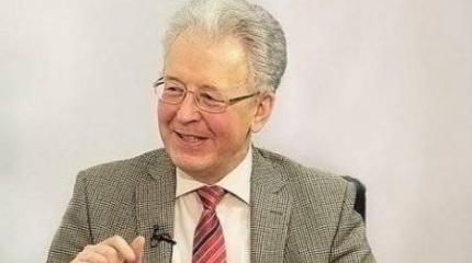Катасонов: Развивающиеся страны смогут подвинуть «большую семерку» после избавления от «пятой колонны» Катасонов: Развивающиеся страны смогут подвинуть «большую семерку» после избавления от «пятой колонны»