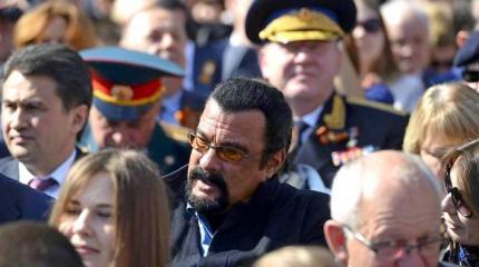 На Параде Победы в Москве присутствует Стивен Сигал