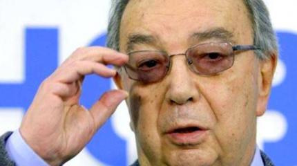 Евгений Примаков назвал причину падения цен на нефть Евгений Примаков назвал причину падения цен на нефть