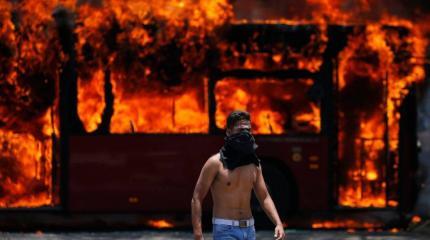 Мятеж военных в Венесуэле вылился в хаос Мятеж военных в Венесуэле вылился в хаос