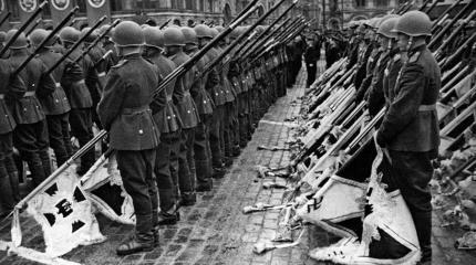 «Освобождение или поражение?»: немцы рады, что «деды» не победили в 1945-м «Освобождение или поражение?»: немцы рады, что «деды» не победили в 1945-м
