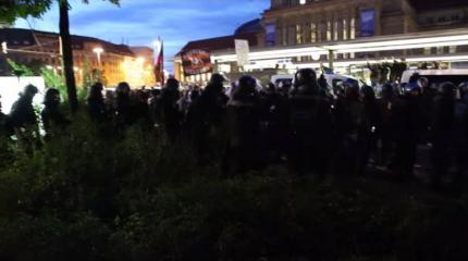 В Лейпциге прошёл митинг с призывами «Русские, добро пожаловать» В Лейпциге прошёл митинг с призывами «Русские, добро пожаловать»